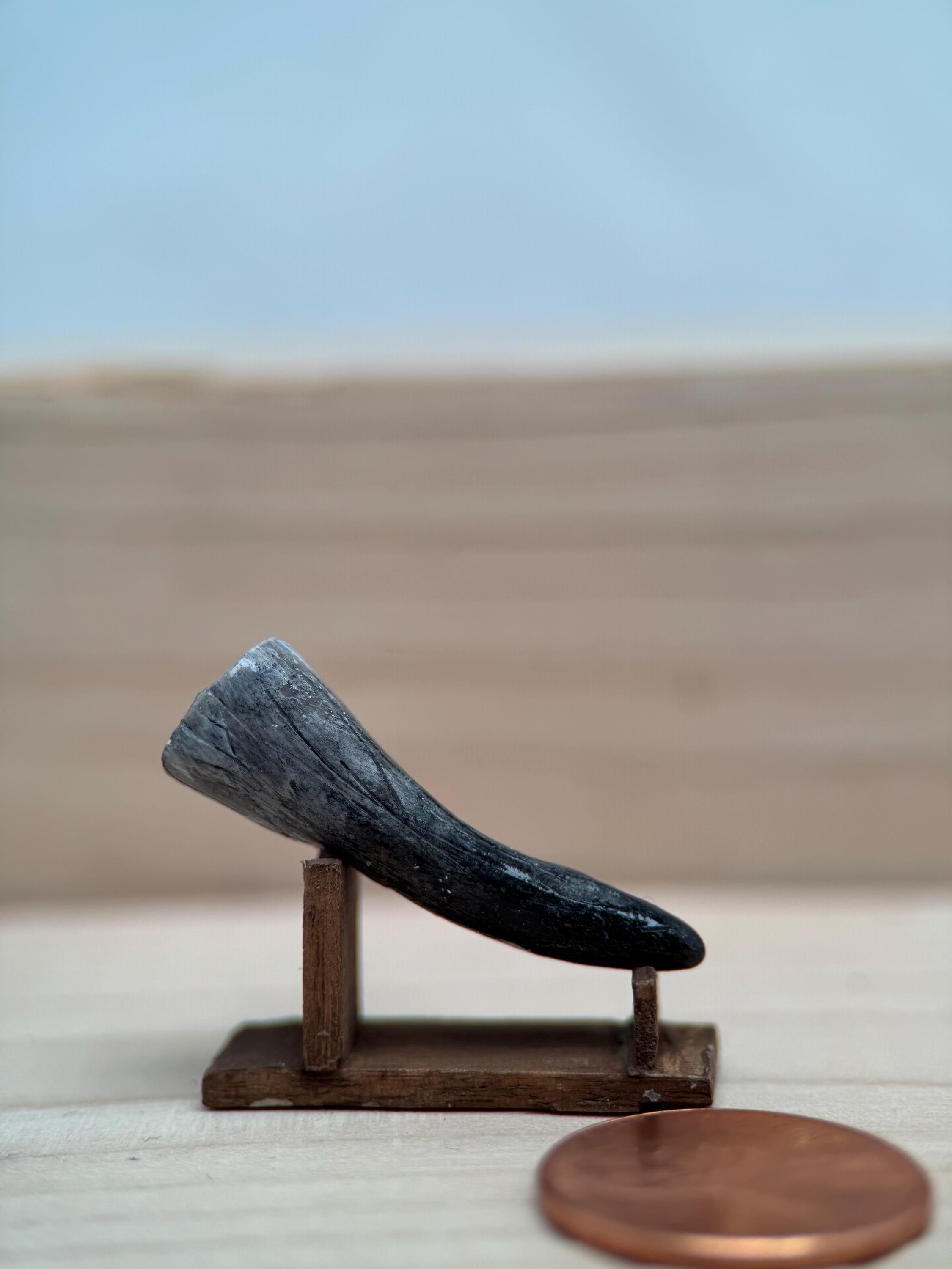 Miniature 1:12 Scale Drinking Horn with Stand